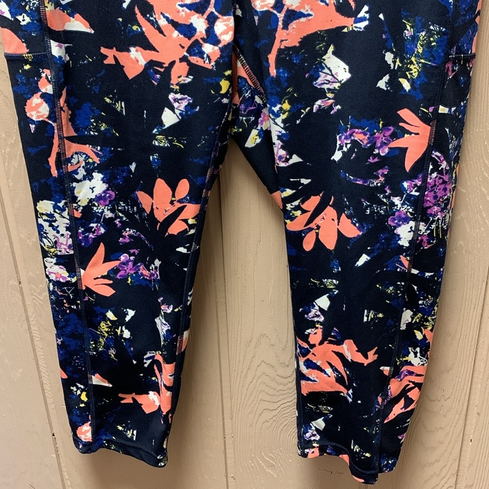 Pop Fit Leggings - Picture 3 of 7